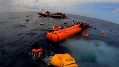 Σε τραγωδία εξελίσσεται το ναυάγιο μεταναστών στη Σαντορίνη 22