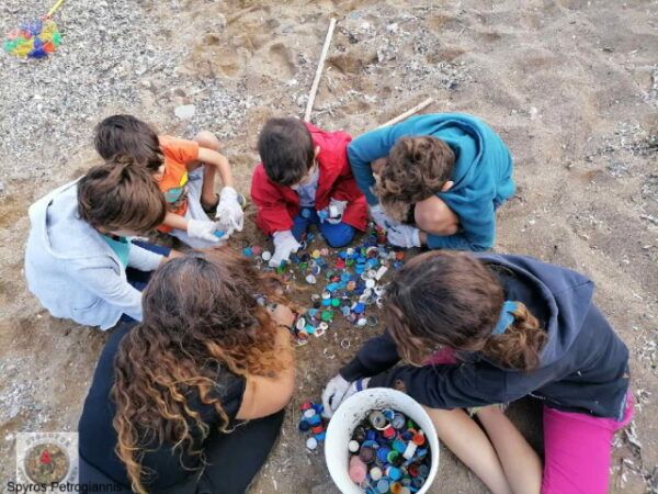 Πατριωτισμός "στο πεδίο": 5.360 εθελοντές της HELMEPA καθάρισαν 130 χλμ ελληνικής ακτογραμμής 4 Πατριωτισμός "στο πεδίο": 5.360 εθελοντές της HELMEPA καθάρισαν 130 χλμ ελληνικής ακτογραμμής 3