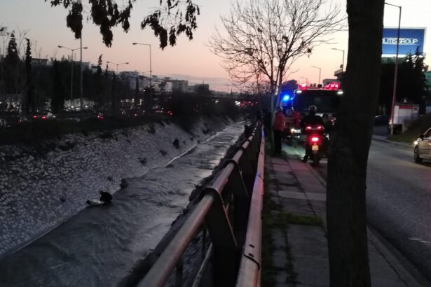 Γυναίκα έπεσε στον Κηφισό - Την έσωσε η Πυροσβεστική 15