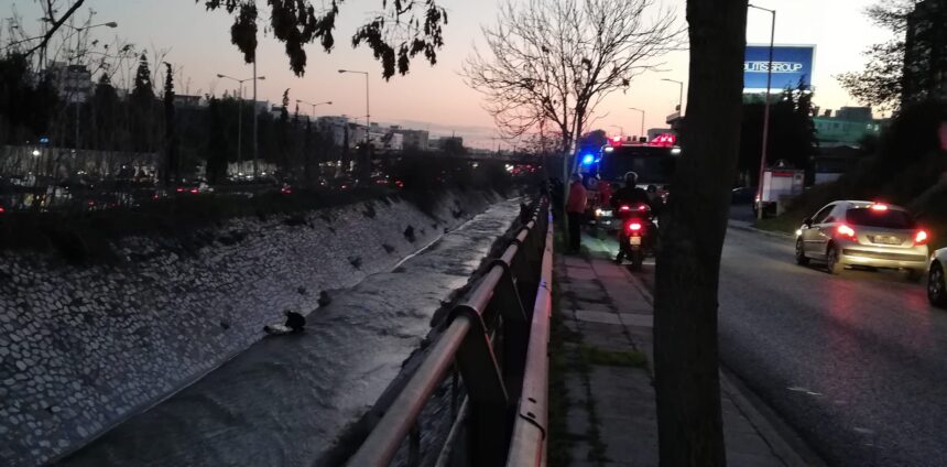 Γυναίκα έπεσε στον Κηφισό - Την έσωσε η Πυροσβεστική 1