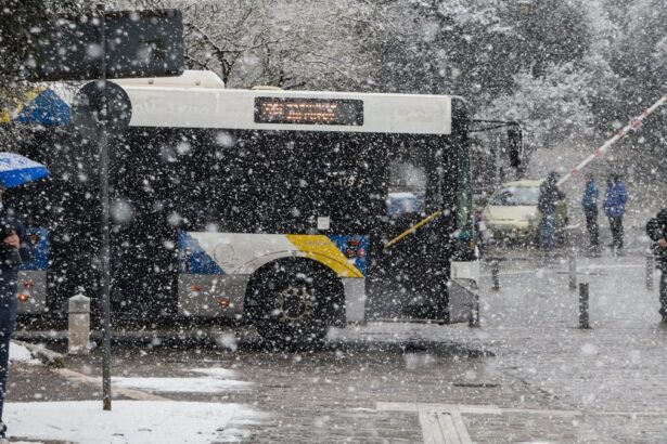 Κακοκαιρία - χιόνια: Αποσύρονται τα λεωφορεία 33