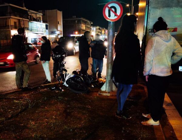 Τροχαίο με θύμα ντελιβερά στη Λ. Αθηνών - Ευτυχώς αποφεύχθηκαν τα χειρότερα 4 Τροχαίο με θύμα ντελιβερά στη Λ. Αθηνών - Ευτυχώς αποφεύχθηκαν τα χειρότερα 3