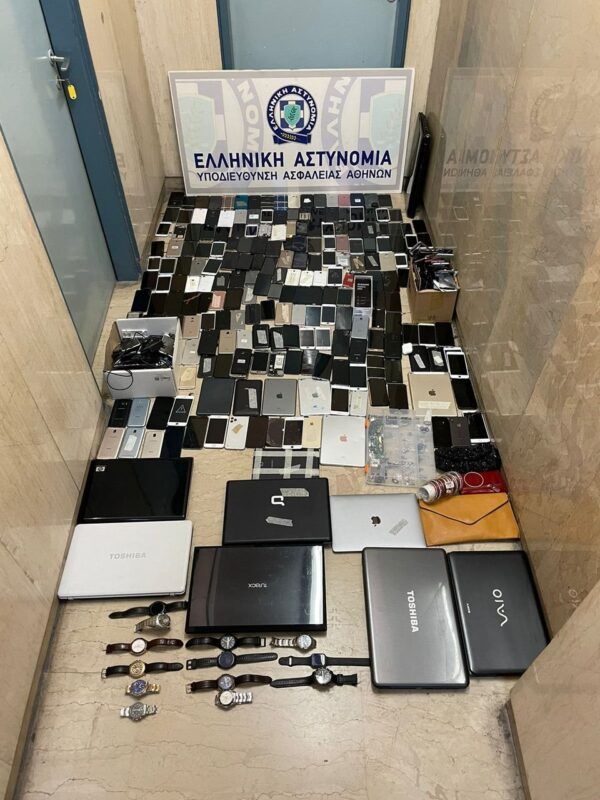 Σπείρα πορτοφολάδων στα ΚΤΕΛ Κηφισού και μέσα μεταφοράς - 30 συλλήψεις! 4 Σπείρα πορτοφολάδων στα ΚΤΕΛ Κηφισού και μέσα μεταφοράς - 30 συλλήψεις! 3