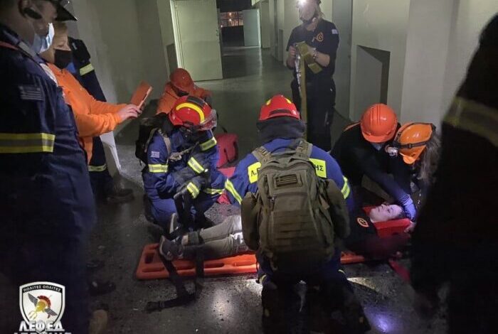 Άσκηση σεισμού σε σχολείο στο Αιγάλεω 2 Άσκηση σεισμού σε σχολείο στο Αιγάλεω 1