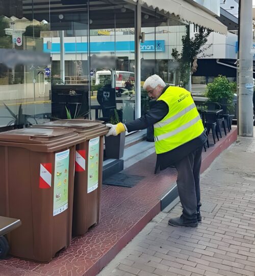 "Καφέ κάδοι" στο Χαϊδάρι: Άλμα για την καθαριότητα, τεράστιο οικονομικό όφελος όσο επεκτείνονται - "Θηλιά" τα κοινά σκουπίδια 8 "Καφέ κάδοι" στο Χαϊδάρι: Άλμα για την καθαριότητα, τεράστιο οικονομικό όφελος όσο επεκτείνονται - "Θηλιά" τα κοινά σκουπίδια 7