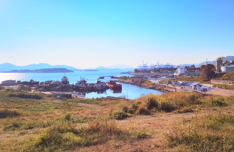 "Και... ποιος θα πηγαίνει βόλτα στην Ακτή Σκαραμαγκά, που έχει τα χάλια της;" 12 "Και... ποιος θα πηγαίνει βόλτα στην Ακτή Σκαραμαγκά, που έχει τα χάλια της;" 11