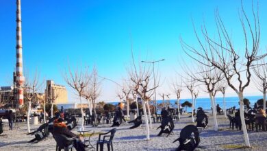 "Και... ποιος θα πηγαίνει βόλτα στην Ακτή Σκαραμαγκά, που έχει τα χάλια της;" 54