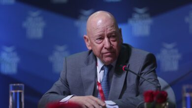 Καλό χιούμορ έχεις, ντόμπρος άνθρωπος είσαι, γιατί δεν έρχεσαι να γνωρίσεις εμάς και τις σκέψεις για τον τόπο μας; 20