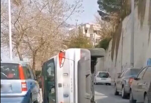 Τροχαίο συμβάν έξω από το Αττικόν 11