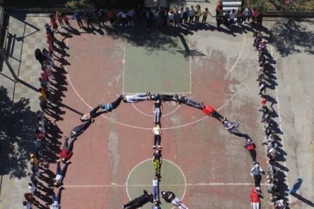 Αντιπολεμικό μήνυμα σε προαύλιο σχολείου στο Χαϊδάρι 35