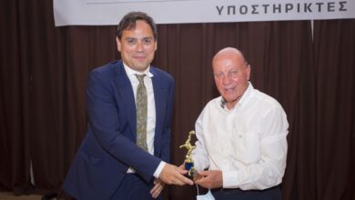 Μια μεγάλη ποδοσφαιρική βραδιά: Ο Δήμος βράβευσε τον Μίμη Δομάζο και παλαίμαχους Χαϊδαριώτες 19
