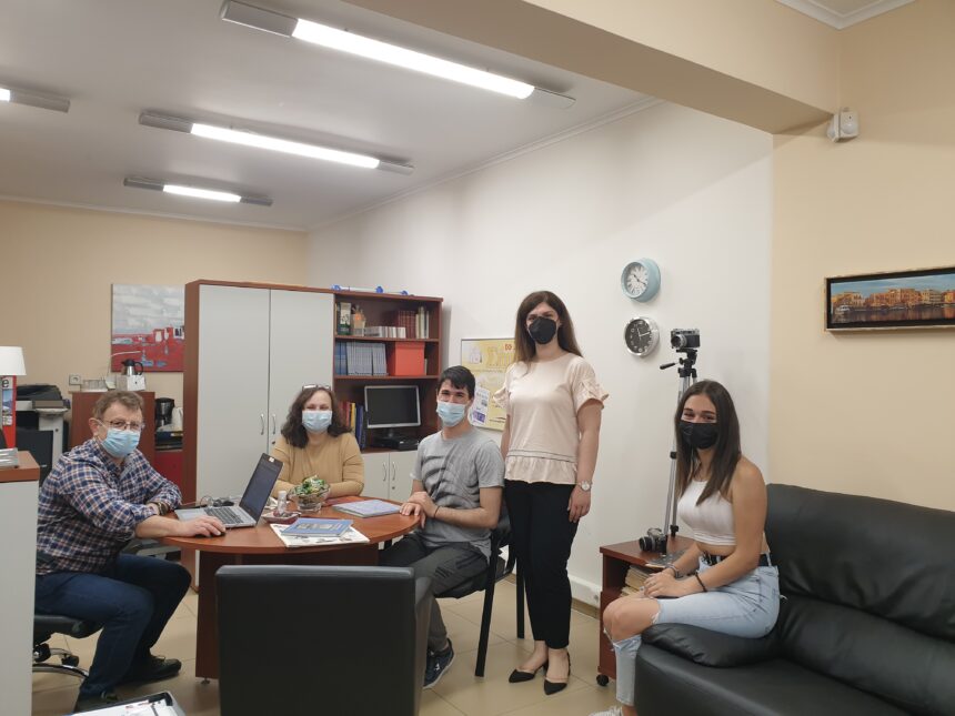 Μαθητές του ΕΠΑΛ Χαϊδαρίου στο γραφείο της εφημερίδας μας 2 Μαθητές του ΕΠΑΛ Χαϊδαρίου στο γραφείο της εφημερίδας μας 1
