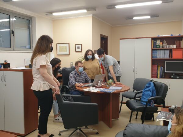 Μαθητές του ΕΠΑΛ Χαϊδαρίου στο γραφείο της εφημερίδας μας 4 Μαθητές του ΕΠΑΛ Χαϊδαρίου στο γραφείο της εφημερίδας μας 3