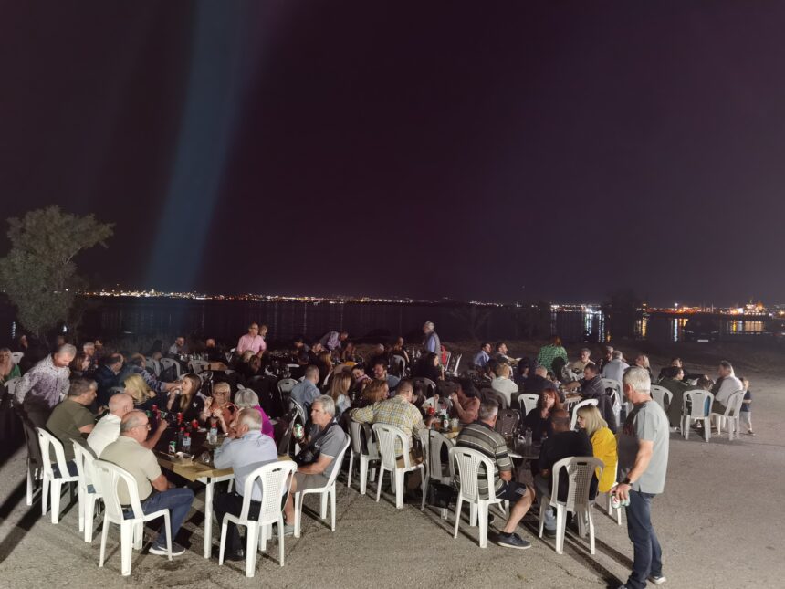 Γλέντι σε μια άγνωστη παραλία, 25 λεπτά από την Πλατεία Συντάγματος 1