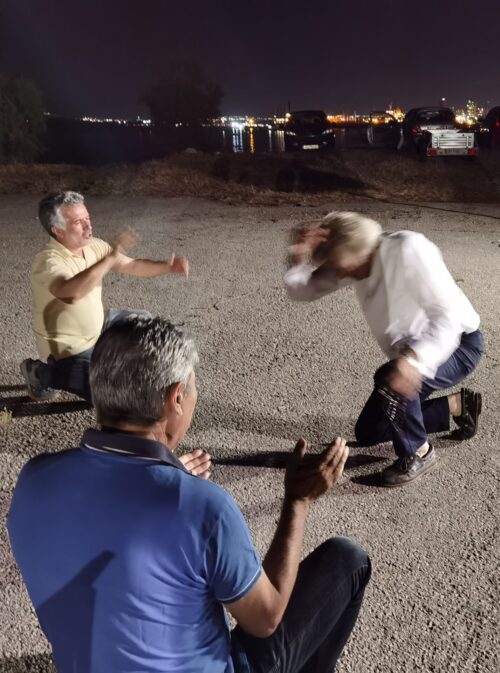 Γλέντι σε μια άγνωστη παραλία, 25 λεπτά από την Πλατεία Συντάγματος 12 Γλέντι σε μια άγνωστη παραλία, 25 λεπτά από την Πλατεία Συντάγματος 11