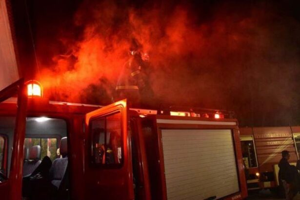 Πυρκαγιά σε μίνι μάρκετ στην Αγία Βαρβάρα 47