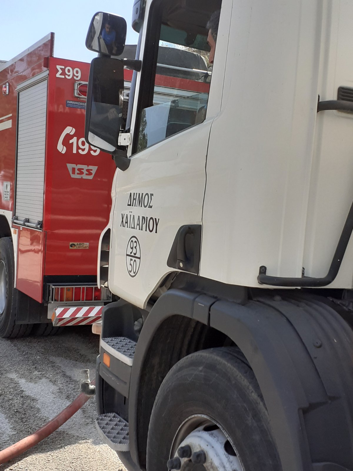 Μεγάλη μάχη με τις φλόγες στο όρος Αιγάλεω 14 Μεγάλη μάχη με τις φλόγες στο όρος Αιγάλεω 13