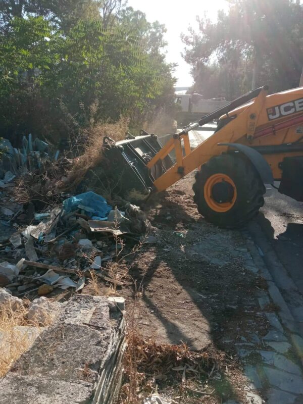 5 φορτηγά μπάζα - Δράση καθαρισμού στα "σεσημασμένα" της Λ. Αθηνών 10 5 φορτηγά μπάζα - Δράση καθαρισμού στα "σεσημασμένα" της Λ. Αθηνών 9