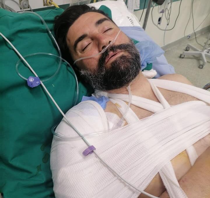 Διασώστης του ΕΚΑΒ εγχειρίστηκε στο "Αττικόν", μετά τον άγριο ξυλοδαρμό του εν ώρα υπηρεσίας 2 Διασώστης του ΕΚΑΒ εγχειρίστηκε στο "Αττικόν", μετά τον άγριο ξυλοδαρμό του εν ώρα υπηρεσίας 1