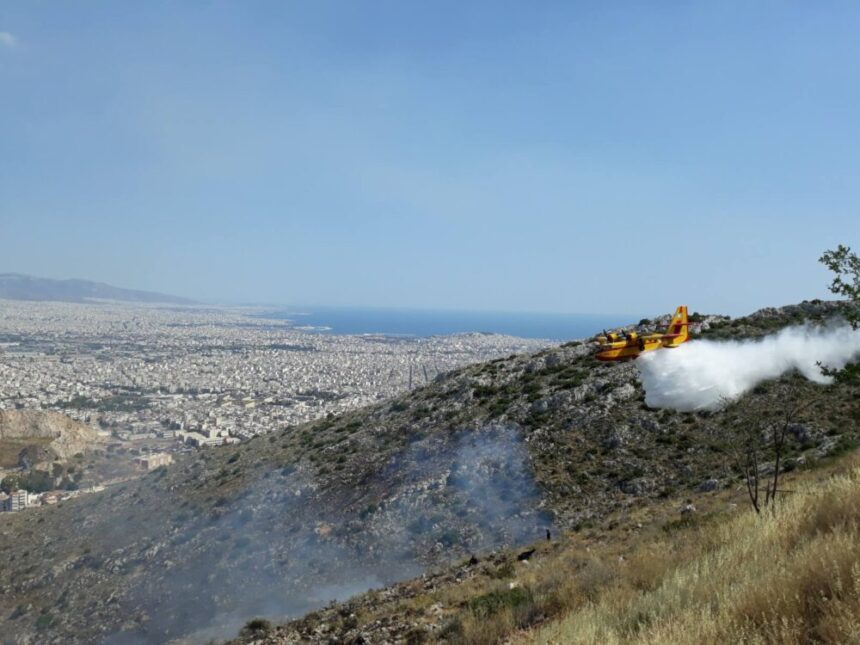 Εντυπωσιακές εικόνες από τη μάχη με τις φλόγες στο όρος Αιγάλεω 1