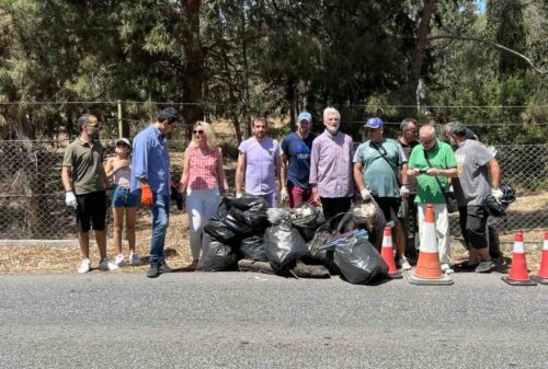 Νέα Δημοκρατία: Εθελοντική δράση αποψίλωσης στην οδό Σχιστού 14 Νέα Δημοκρατία: Εθελοντική δράση αποψίλωσης στην οδό Σχιστού 13