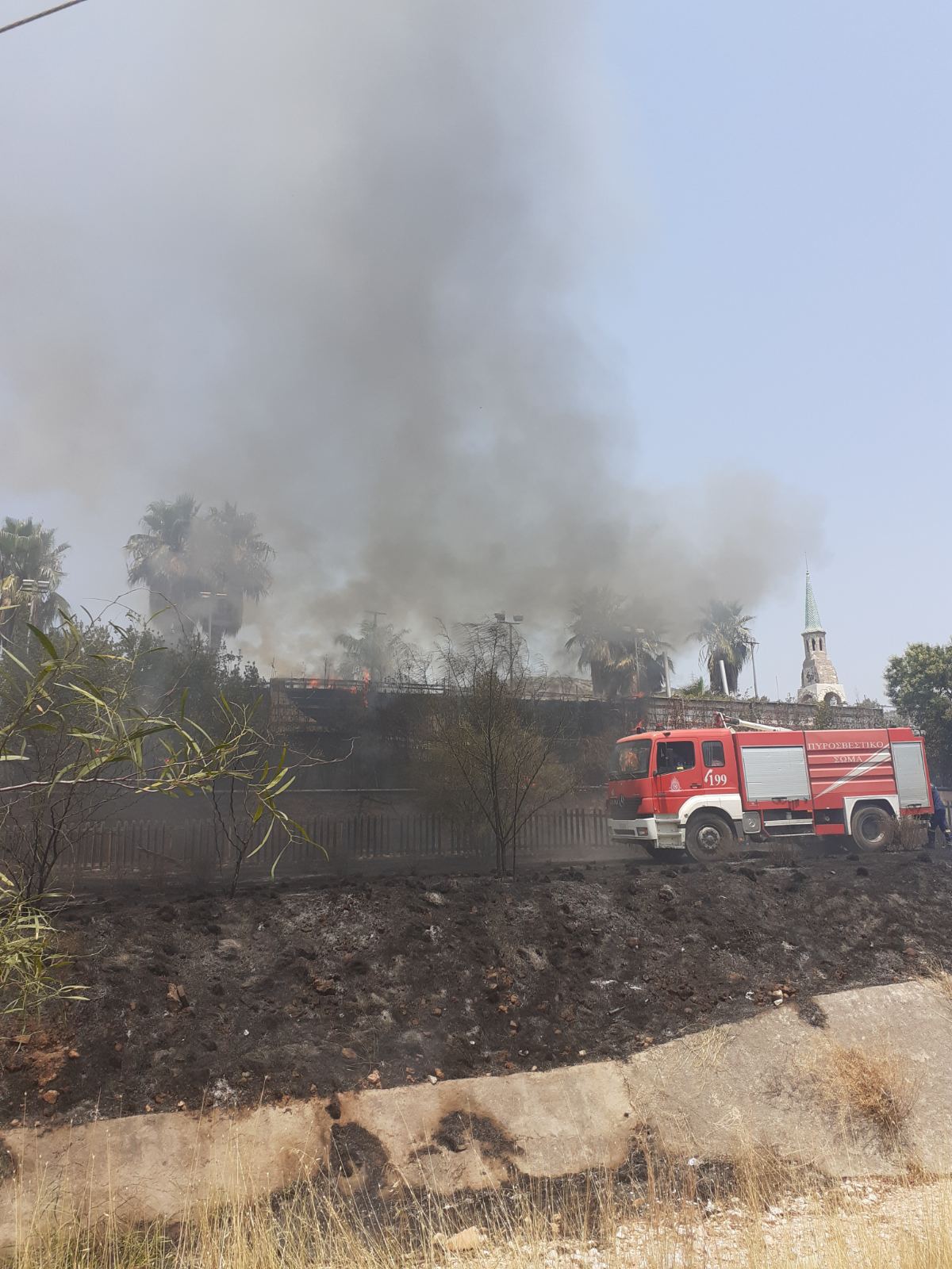 Σβήστηκε η φωτιά που πέρασε πάνω από την αρχαία Ιερά Οδό 4 Σβήστηκε η φωτιά που πέρασε πάνω από την αρχαία Ιερά Οδό 3