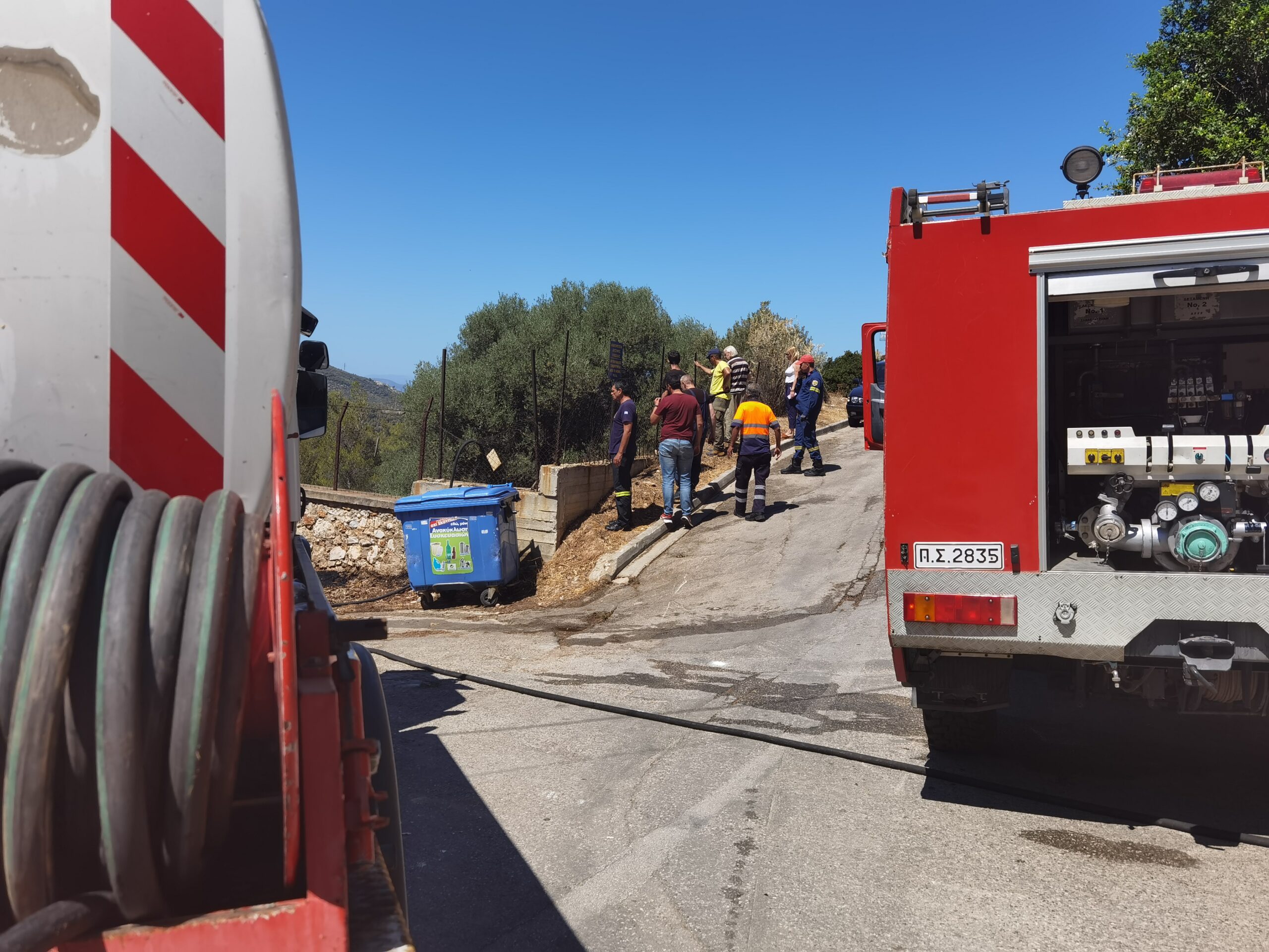 Χαϊδάρι: Και σήμερα φωτιά στο ίδιο σημείο! - "Ακούσαμε έκρηξη", λένε οι περίοικοι 14 Χαϊδάρι: Και σήμερα φωτιά στο ίδιο σημείο! - "Ακούσαμε έκρηξη", λένε οι περίοικοι 13