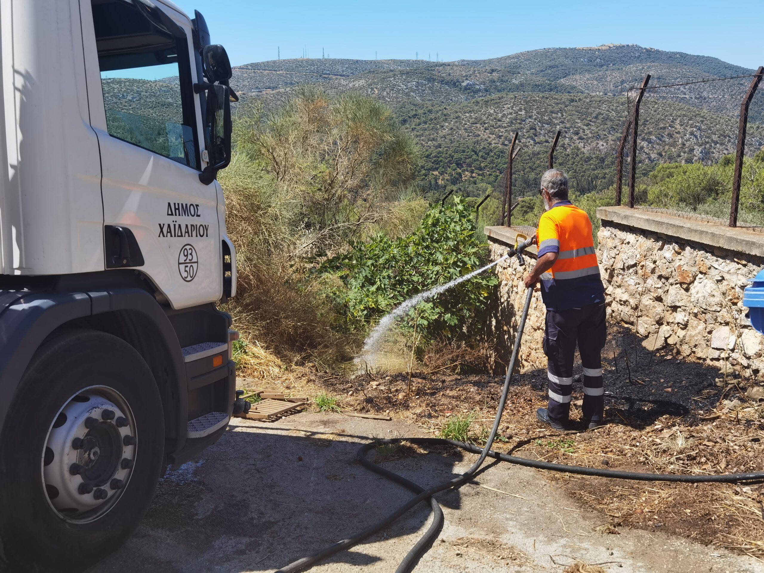 Χαϊδάρι: Και σήμερα φωτιά στο ίδιο σημείο! - "Ακούσαμε έκρηξη", λένε οι περίοικοι 6 Χαϊδάρι: Και σήμερα φωτιά στο ίδιο σημείο! - "Ακούσαμε έκρηξη", λένε οι περίοικοι 5