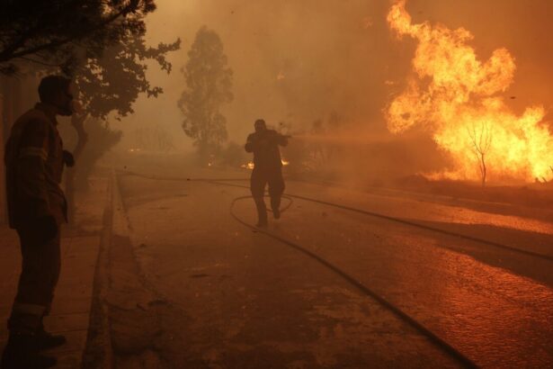 Φωτιά στην Πεντέλη: Αιχμές για εμπρησμό από τη δήμαρχο Πεντέλης 11