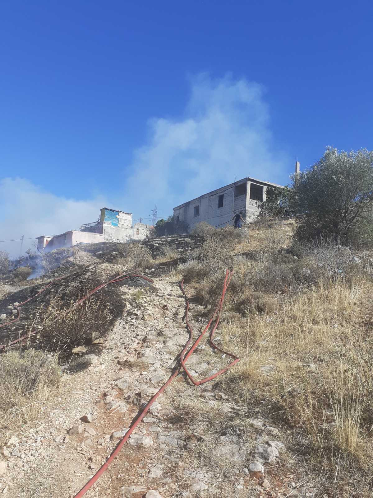 Οριοθετήθηκε η φωτιά στο βουνό, κάψιμο καλωδίων η αιτία 2 Οριοθετήθηκε η φωτιά στο βουνό, κάψιμο καλωδίων η αιτία 1
