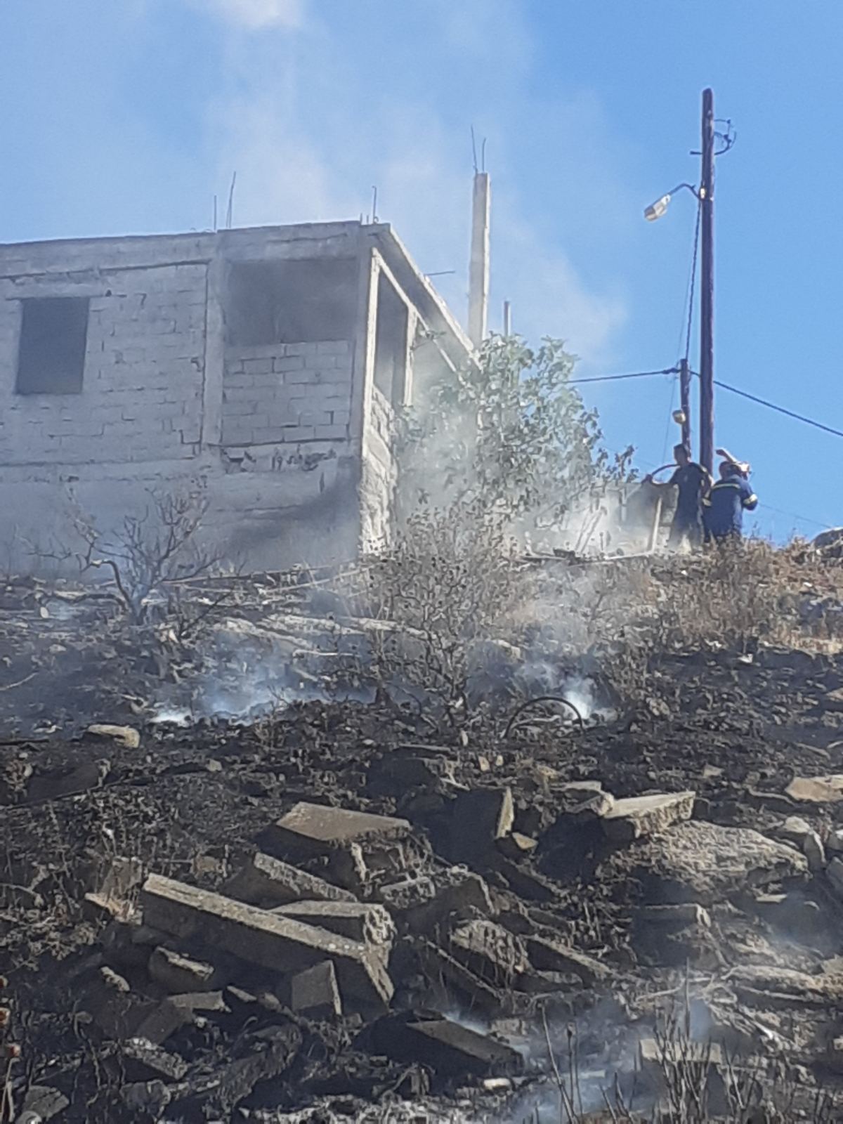 Οριοθετήθηκε η φωτιά στο βουνό, κάψιμο καλωδίων η αιτία 12 Οριοθετήθηκε η φωτιά στο βουνό, κάψιμο καλωδίων η αιτία 11