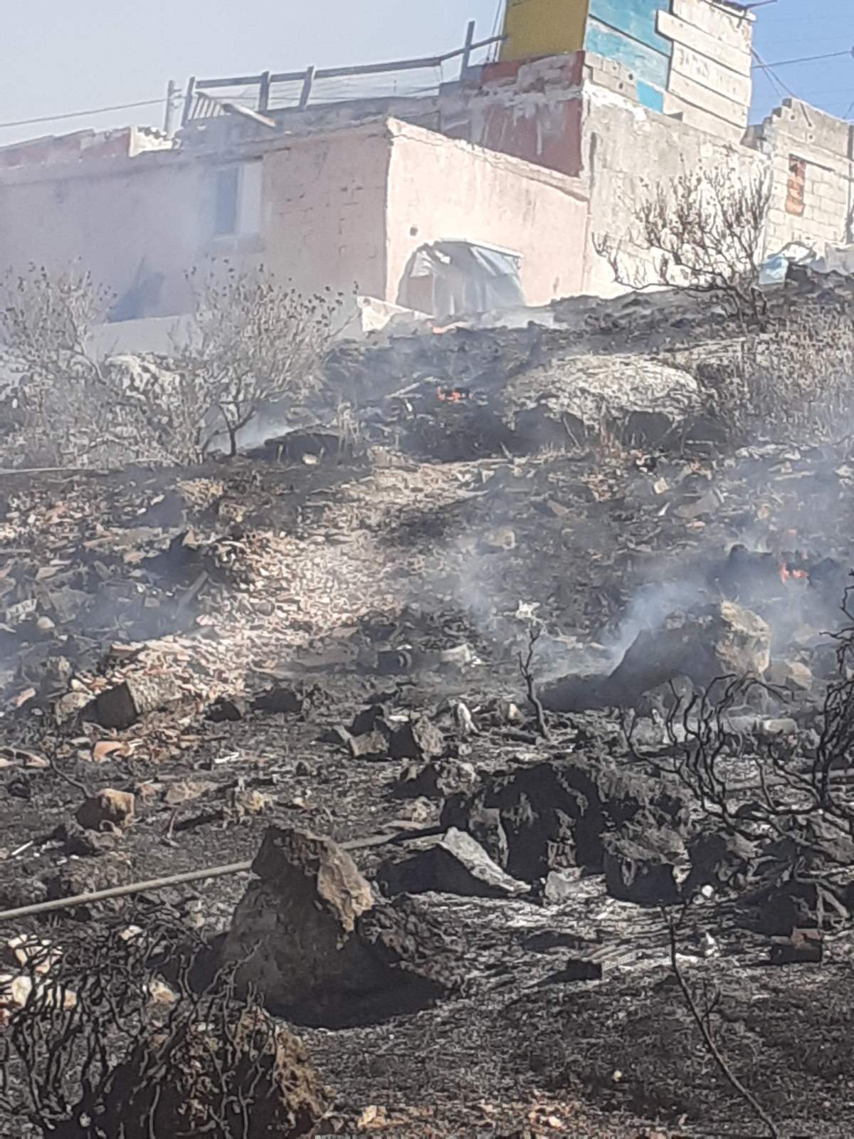 Οριοθετήθηκε η φωτιά στο βουνό, κάψιμο καλωδίων η αιτία 14 Οριοθετήθηκε η φωτιά στο βουνό, κάψιμο καλωδίων η αιτία 13