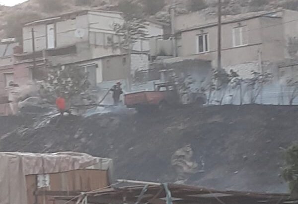 Ζημιές σε σπίτια, κάηκε αυτοκίνητο - Φωτογραφίες και βίντεο από τη σημερινή πυρκαγιά στο όρος Αιγάλεω 31