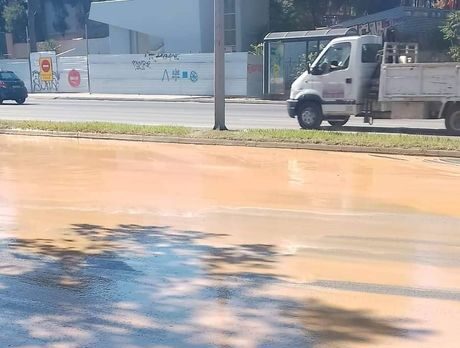 Καθίζηση στο οδόστρωμα της Λ. Αθηνών 2 Καθίζηση στο οδόστρωμα της Λ. Αθηνών 1