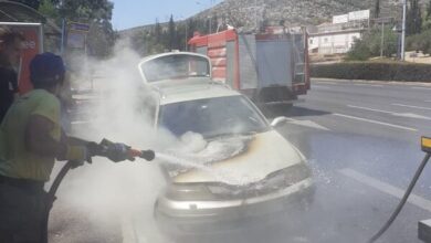 Είδαν το αυτοκίνητό τους να παίρνει φωτιά, ενώ ανέβαιναν τη Λ. Αθηνών 17