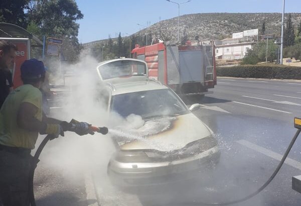 Είδαν το αυτοκίνητό τους να παίρνει φωτιά, ενώ ανέβαιναν τη Λ. Αθηνών 47