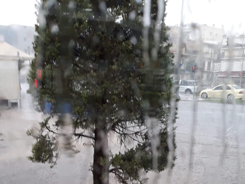 Ισχυρή η μεσημεριανή καταιγίδα, ήπια φαινόμενα αργότερα σήμερα 2 Ισχυρή η μεσημεριανή καταιγίδα, ήπια φαινόμενα αργότερα σήμερα 1