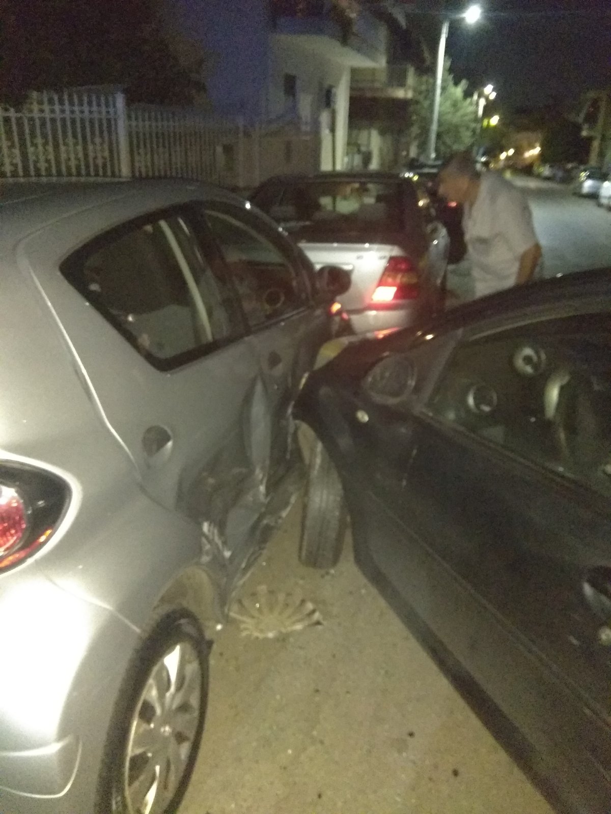 Σοβαρό τροχαίο στο κεντρικό Χαϊδάρι - Δύο παιδιά στο νοσοκομείο 4 Σοβαρό τροχαίο στο κεντρικό Χαϊδάρι - Δύο παιδιά στο νοσοκομείο 3