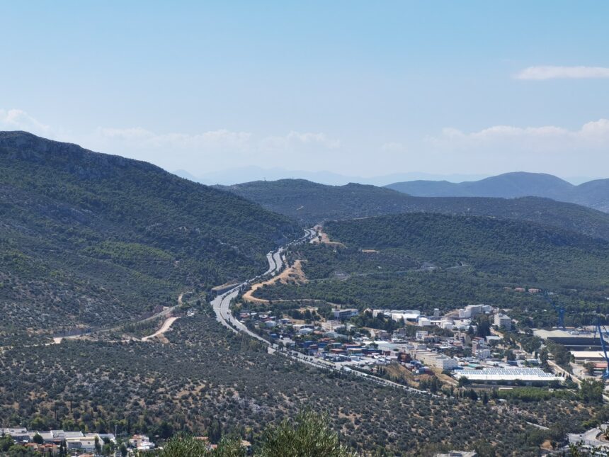 Συνελήφθη γιατί έτρεχε με 200χλμ/ώρα στη Λεωφόρο Σχιστού - Ανακοίνωση της ΕΛΑΣ 1