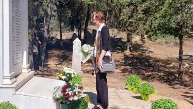 Για πρώτη φορά εκπρόσωπος της Γερμανίας στο μνημόσυνο των εκτελεσθέντων ηρώων στον Διομήδειο Κήπο - Βίντεο 1