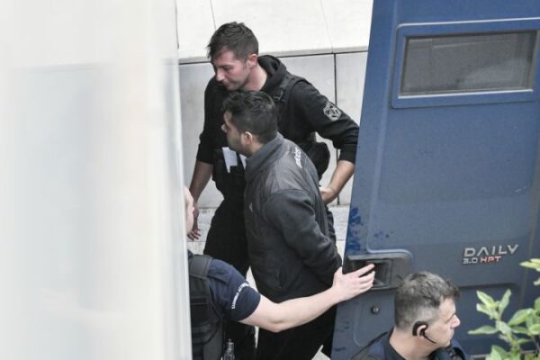 Κατηγορούμενος και πάλι ο δολοφόνος του Ζαφειρόπουλου, μετά τη σύλληψη εκτελεστή στο Χαϊδάρι 4 Κατηγορούμενος και πάλι ο δολοφόνος του Ζαφειρόπουλου, μετά τη σύλληψη εκτελεστή στο Χαϊδάρι 3