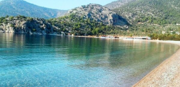 Οι 10 κορυφαίες "αρβανίτικες" παραλίες της Αττικής 15 Οι 10 κορυφαίες "αρβανίτικες" παραλίες της Αττικής 14