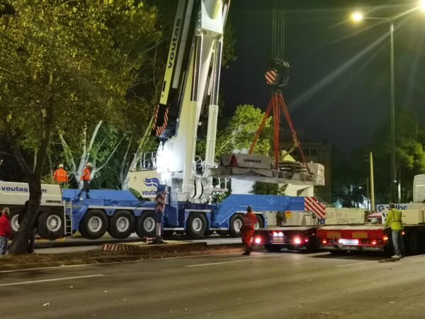 Καλορίζικη! Καρέ καρέ η εντυπωσιακή ανύψωση της πεζογέφυρας των 94 τόνων πάνω από τη Λ. Αθηνών 4 Καλορίζικη! Καρέ καρέ η εντυπωσιακή ανύψωση της πεζογέφυρας των 94 τόνων πάνω από τη Λ. Αθηνών 3