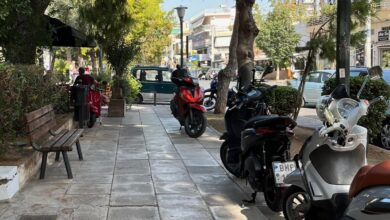 Τραπεζάκια, μηχανάκια, αν δεν σ' αρέσει, κάτσε σπίτι σου... 61