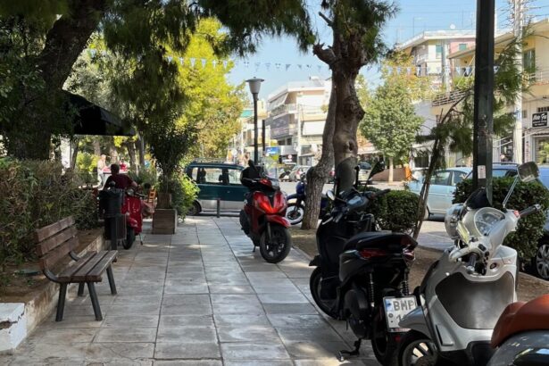 Τραπεζάκια, μηχανάκια, αν δεν σ' αρέσει, κάτσε σπίτι σου... 11