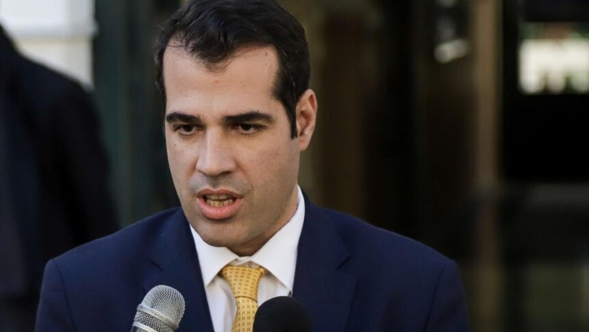 Θάνος Πλεύρης για ναζιστικό χαιρετισμό του πατέρα του: "Είναι αποκτήνωση" 1