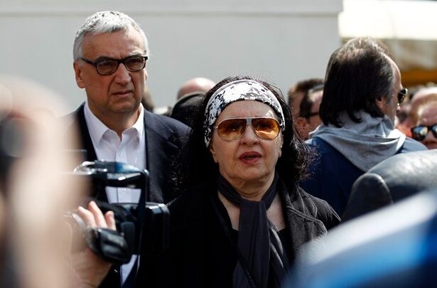 Μάρθα Καραγιάννη: Σε λιμανάκι στο Κερατσίνι με τους ήχους της “Δραπετσώνας” σκόρπισαν την τέφρα της 15