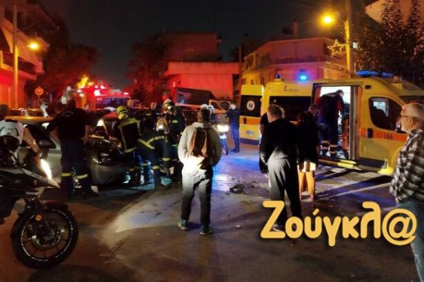 Σοβαρό τροχαίο με εγκλωβισμό στο Περιστέρι - Τράκαρε και ο διασώστης του ΕΚΑΒ 17