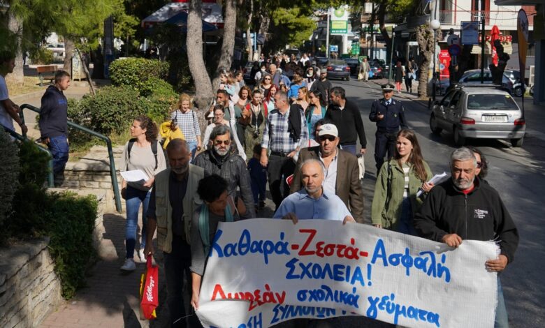 "Δεν προσαρμοζόμαστε"- Κινητοποίηση στο Χαϊδάρι 2 "Δεν προσαρμοζόμαστε"- Κινητοποίηση στο Χαϊδάρι 1
