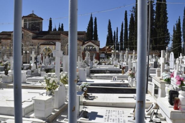 Νίκαια: Έσπασαν δεκάδες οστεοφυλάκια στο Γ΄ Νεκροταφείο - Πήραν και οστά 3